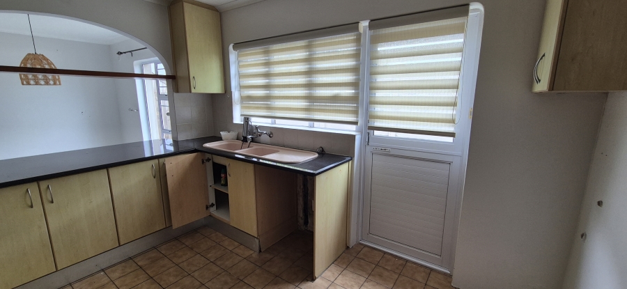To Let 3 Bedroom Property for Rent in Waves Edge Western Cape